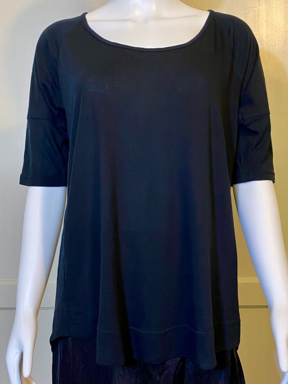 JOHNNY WAS Calme Black Short Sleeve Boat Neck Stretch Top T-Shirt, Size XS Flowy